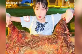 吴半饱内蒙吃烤全羊，场面惊呆众人，真是太不可思议了