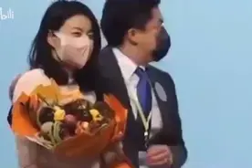 #豪门婚姻曝光# 郭晶晶嫁入“假豪门”？视频封面