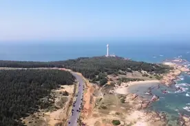 登上山顶俯瞰，中越边境线上的两座瀑布，太壮观了！片段视频封面