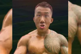 铁血硬汉号称无人能敌，擂台上被一龙团队队锁喉，差点闭气视频封面