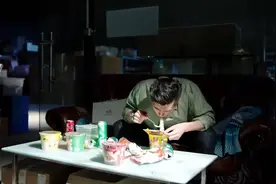 没有深夜的泡面，哪来清晨的曙光出轨妻子恳求丈夫原谅她，丈夫大视频封面