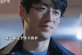 刘梓懿生气，秦文彬在一旁笑得一脸宠溺~满满的爱意#仁心俱乐部视频封面