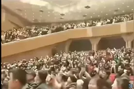 演奏《东方红》现场观众几次起立，鼓掌气氛炸裂，观众嗨翻全场！视频封面