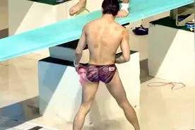 跳水帅哥运动员们，出水时身材太过迷人视频封面