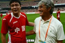足坛9大主教练奇迹，第一位米卢2002年带领中国队闯入世界杯视频封面