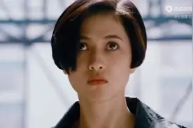 短发女郎的冷峻眼神视频封面