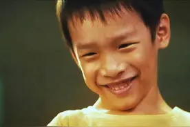 天生残疾的男孩在妈妈不断鼓励下，创造一个又一个奇迹 #真实事件视频封面