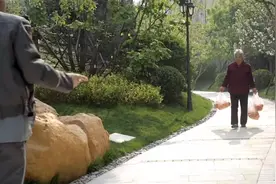 屌丝男士：大鹏做保安，真是又欠又装的一副贱样啊😂视频封面