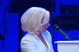国嗓 Lady GaGa 绝对一姐- 《You and I》 集齐五位美国总统 (2)视频封面