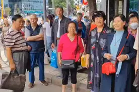 五十八年后都是古稀老人了，同学相聚奔赴千里罗茨聚会！视频封面