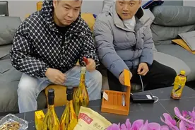 酒吧里面点的黑桃♠️没喝，打包回来办公室开了，开瓶盖都急死了视频封面