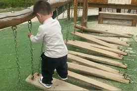 游戏吧，宝贝＃游乐园的勇敢小男孩视频封面