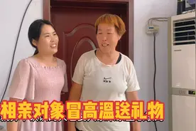 相亲小伙第一次送啥礼物？老妈唠叨埋怨不满意，小红一旁赶紧解释视频封面