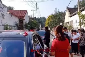 办婚礼当天，女子要6.6万下车礼，新郎着急借钱，他舅怒：换一个