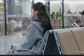 两人回国后断了联系，如今在机场相遇重逢视频封面