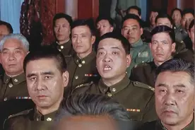傅作义宣布北平和平解放时，李文和石觉手握20万精兵为何不敢反抗视频封面