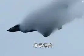新型战机在辽宁舰起飞！视频封面