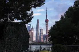 建在豆腐土上的中国第一高楼？登上中国第一高楼是周照样的体验。视频封面