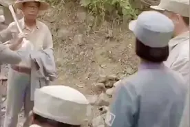 老兵们一路的不服气见到扛着锄头回来的首长立马无话可说视频封面
