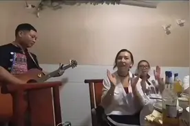 刀郎老师的和声伴唱刀小娟和她的朋友们一起合唱民歌，真好听！