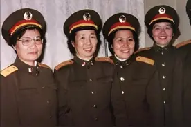 1988年五位女少将的珍贵合影，朋友们你都知道她们是谁吗视频封面