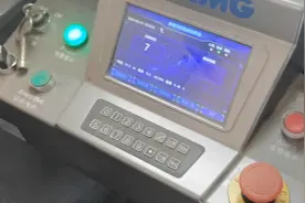 现代服务，施工升降机智能操作。视频封面