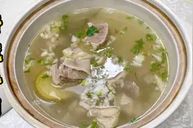 清炖牛肉烀不熟炖不烂、腥膻发柴？这4大点你学了，问题统统解决视频封面