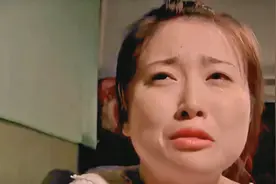这个女人趁着丈夫不在家，却偷偷和丈夫的好兄弟约会。视频封面