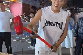 大锤砸钉子，能否挑战成功视频封面