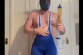 撑大肚子视频封面