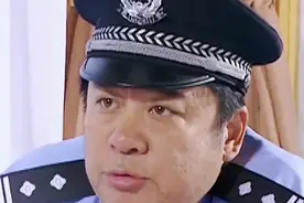 列车员发现小伙行李箱有猫腻，不料打开箱子后震惊所有人 #我在快视频封面