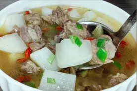 炖牛腩萝卜汤？切记别直接下锅焯水，教你2招，肉嫩汤鲜无膻味视频封面