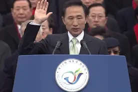 2008年2月25日李明博正式宣誓就任大韩民国第17任总统。视频封面