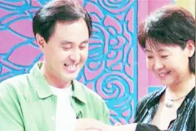 52岁萨日娜老公罕见曝光，长相帅气两人早恋，女儿漂亮像妈妈视频封面