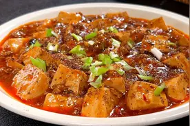 每次去饭店必点的麻婆豆腐，做法原来这么简单，在家轻松几步搞定视频封面