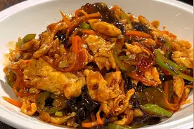 家里有鸡蛋的，一定要试试这道鱼香鸡蛋，拌米饭真是太好吃了视频封面