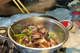 越南渔民几乎每顿吃的都是辣条这样的高端食材视频封面