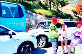 完整视频来了！崂山路虎女事件背后真相，一次看个够视频封面