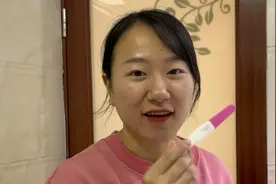 天天心思都在孩子身上，月经半个月没来才发现，一测居然怀孕了视频封面