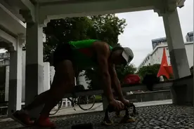 老同学得了白血病可能是病毒感染所致，我们坚持运动提高抵抗力。视频封面