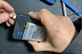苹果 se2 爆改双电池 6000 毫安视频封面