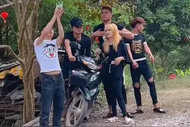 看看精神小妹的一天 #搞笑  #离谱视频封面