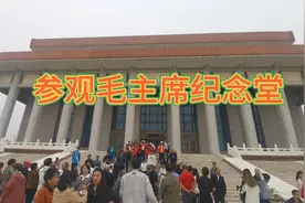 参观毛主席纪念堂老人军人残疾人可走绿色通道，免费提供轮椅推车视频封面