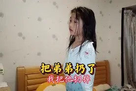 弟弟脸抓破了，奶奶说把弟弟送人，姐姐是这样的反应，好笑又好气视频封面