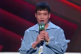 《脱口秀大会》梁海源在东北看喜剧会一直鼓掌👏👏视频封面