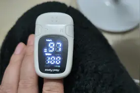 血氧一直都到不了99，心率基本上都在90之上，这种情况是不是正常视频封面