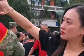 骨肉暂分离，母子心连心，谁言寸草心，报得三春晖视频封面