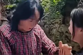 “寻找女儿二十多年的妈妈，已精神失常了，看到女儿后奇迹恢复…视频封面