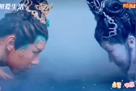 杨丽萍的蛇舞片段，看的我毛骨悚然，也太逼真了。视频封面