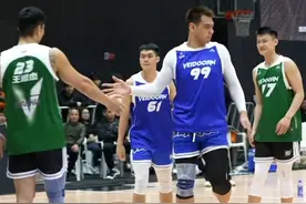 三只牛对决！杨文学一人独得54分！大黑牛VS蛮牛铁牛！#赴战篮球视频封面